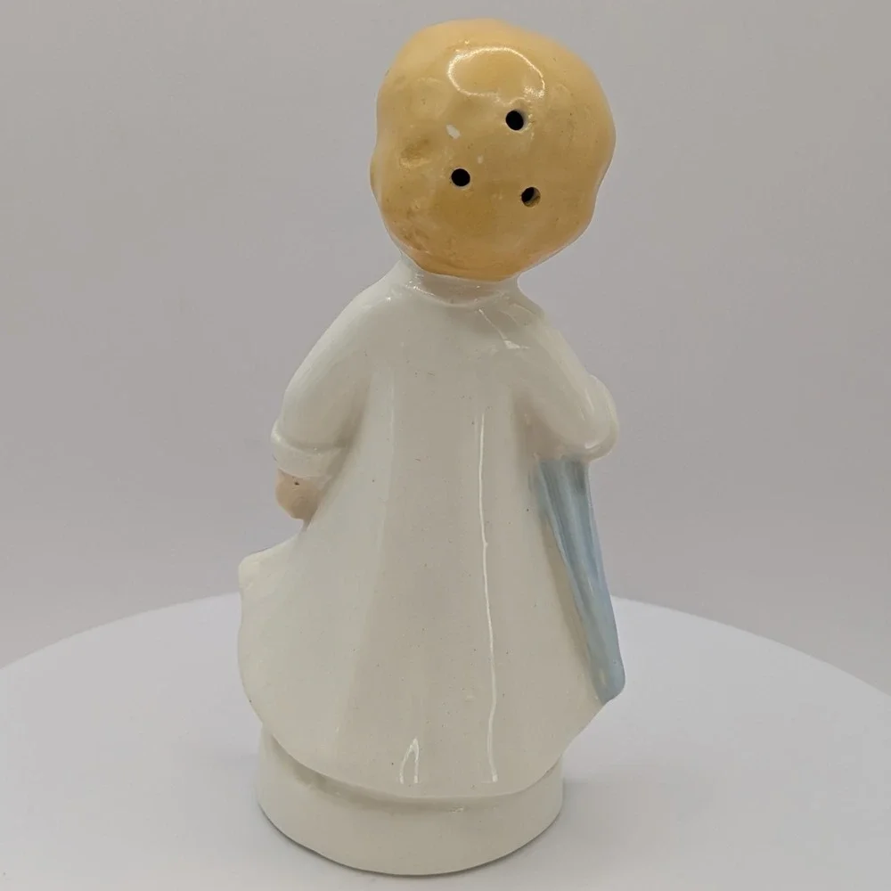 Vintage Victoria Ceramic Bor Girl Salt And‎ Pepper Shakers Umbrella Teddy Bear
